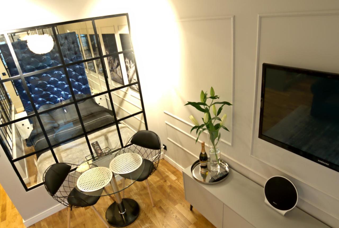 Apartment Blue Velvet Premium